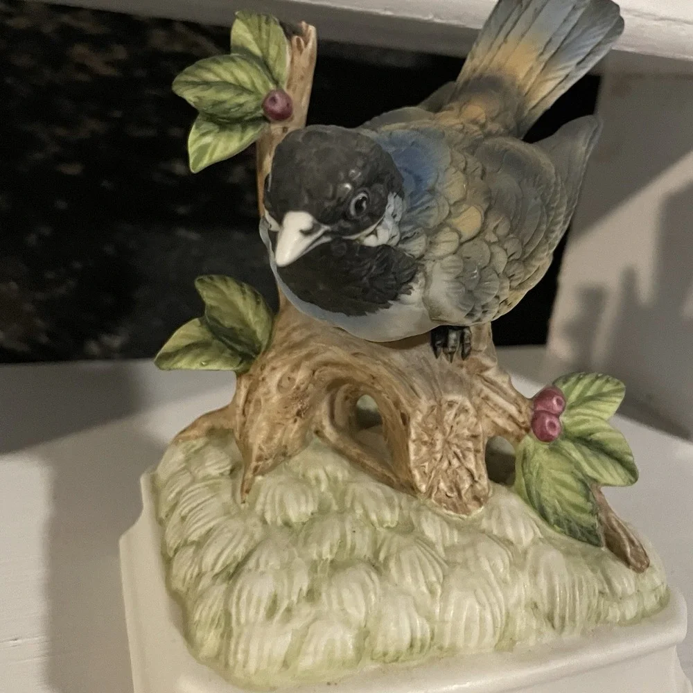 Vintage Gorham Porcelain Bird  Plays Music‎